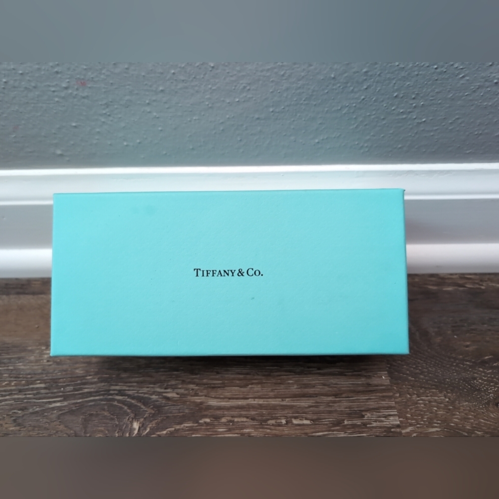 NEW Tiffany and Co. Eyeglass/Sunglass Case in Original Box W/Cleaning Cloth